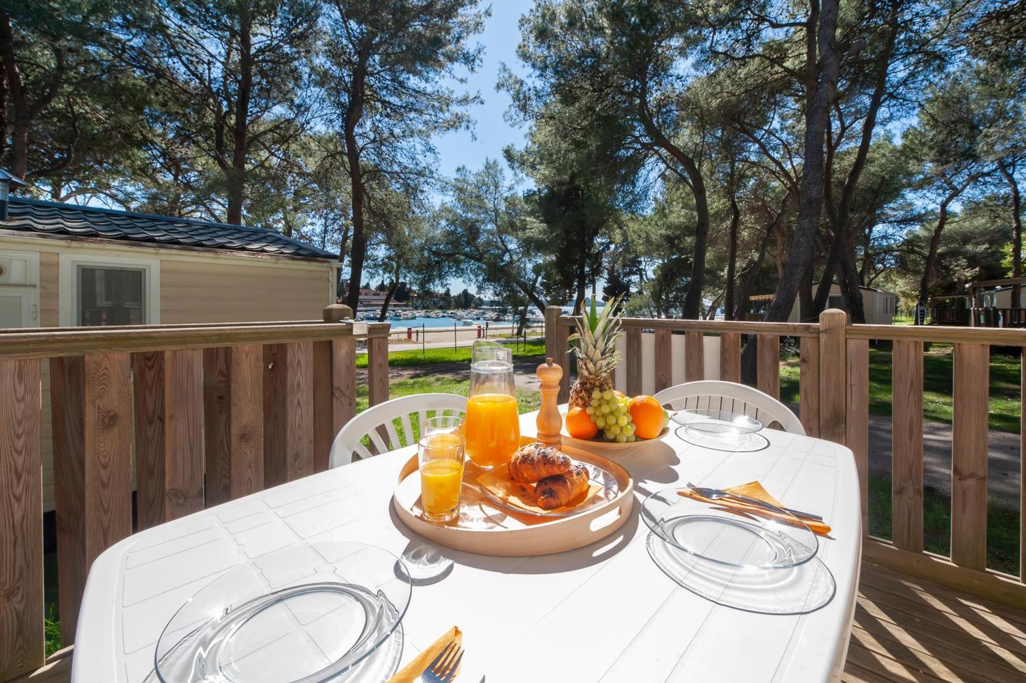 Glamping And Mobile Homes Lavanda - Holiday Centre Bi Village Fažana Екстериор снимка
