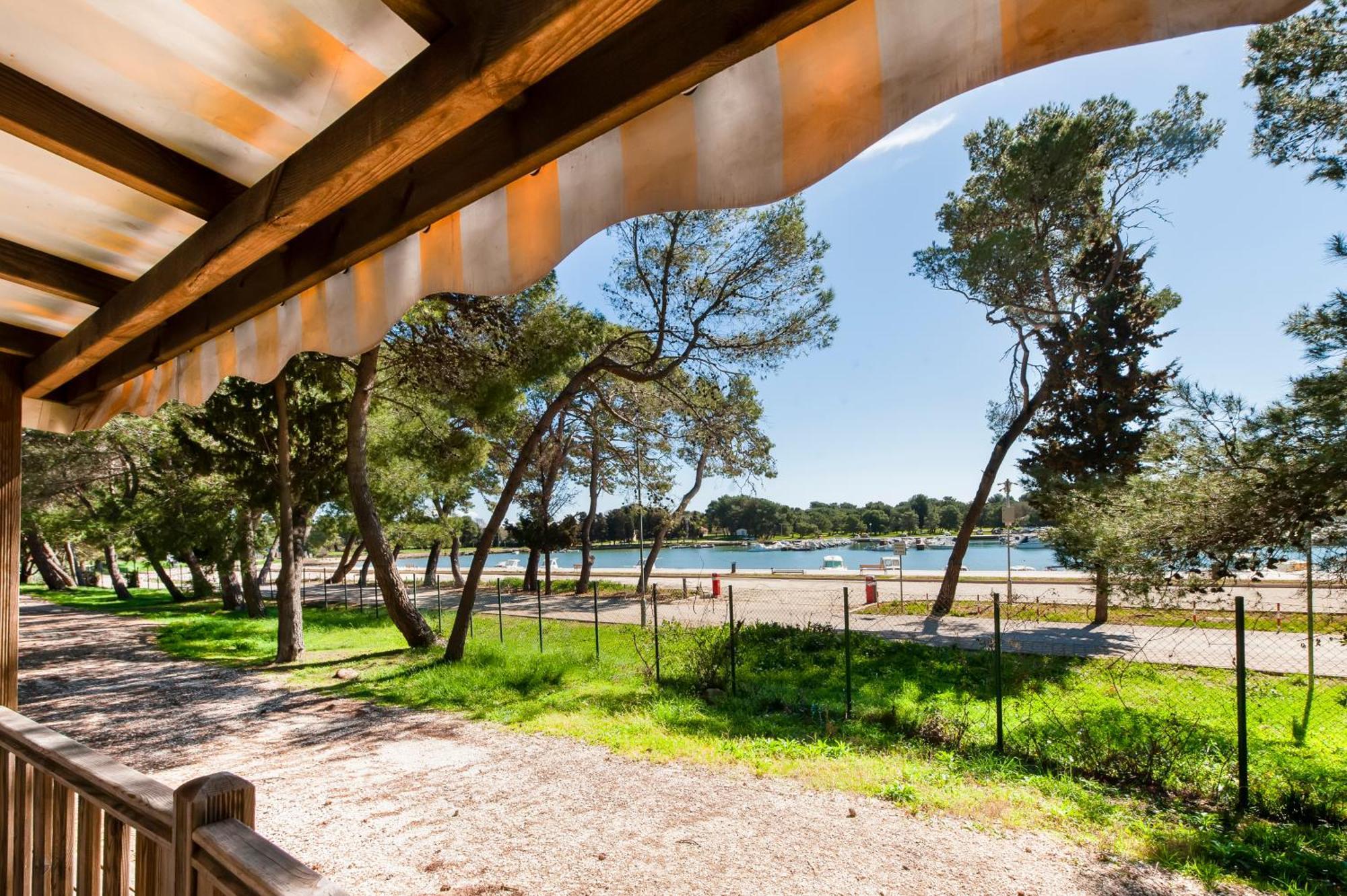 Glamping And Mobile Homes Lavanda - Holiday Centre Bi Village Fažana Екстериор снимка
