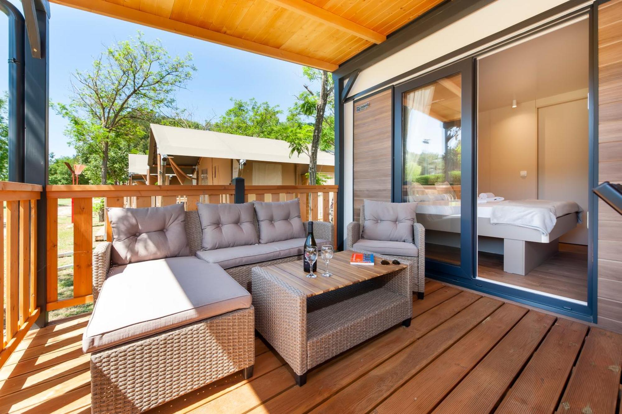 Glamping And Mobile Homes Lavanda - Holiday Centre Bi Village Fažana Екстериор снимка