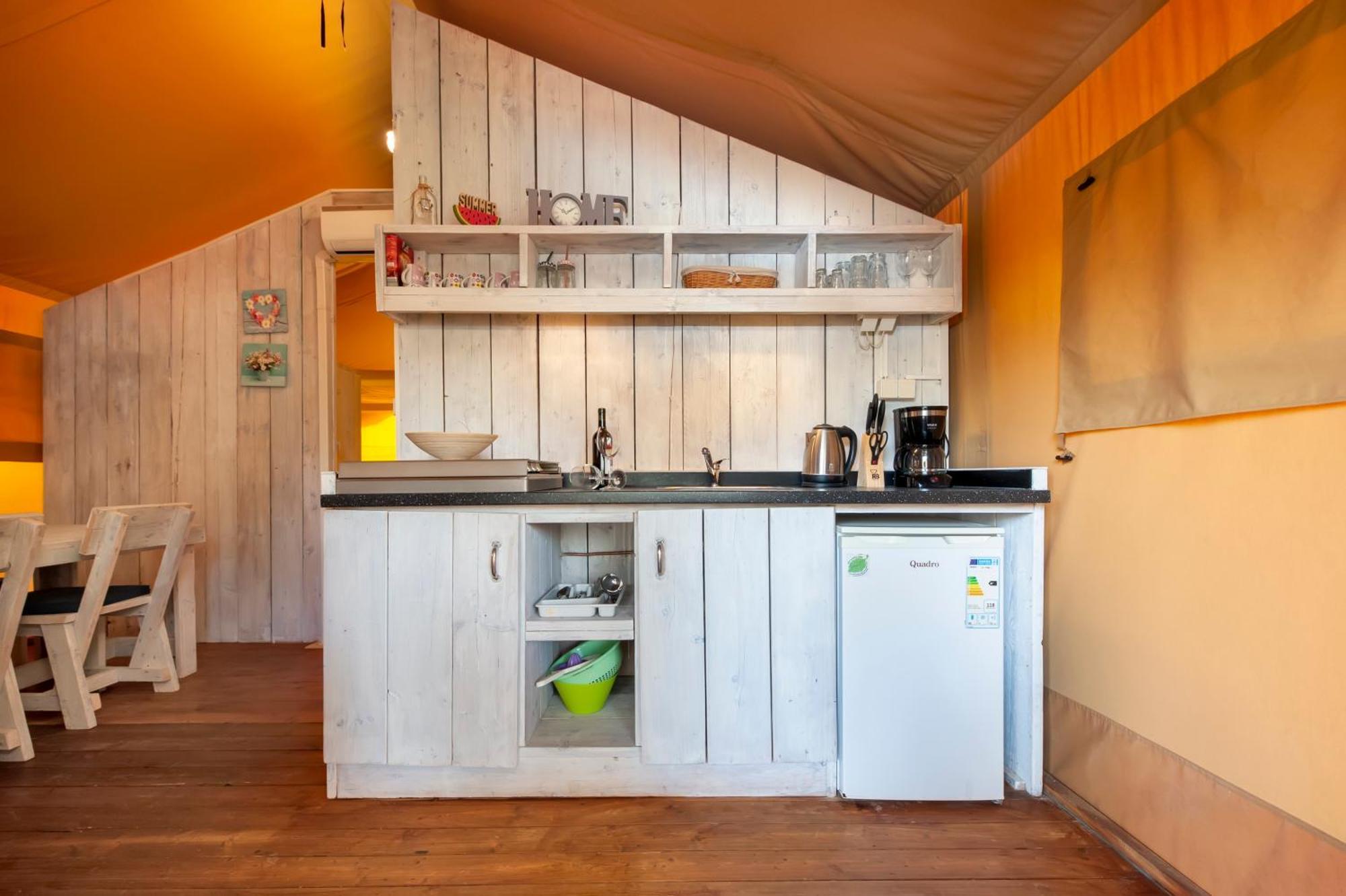 Glamping And Mobile Homes Lavanda - Holiday Centre Bi Village Fažana Стая снимка